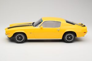 Chevrolet Camaro Z28 RS Daytona Yellow Otto 1:12 G085 Gyanta – 3. kép a 6-ből