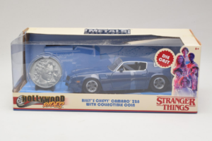 Chevrolet Camaro Z28 Stranger Things With Collectible Coin Metals Diecast 1:24 31110 Fém