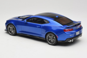 Chevrolet Camaro ZL1 Gen 6 Kék GT Spirit 1:18 GT177 Gyanta – 5. kép a 6-ből