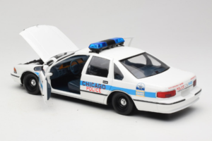 Chevrolet Caprice Chicago Rendőrség UT Models 1:18 180142096 Fém – 5. kép a 8-ből