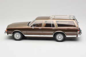 Chevrolet Caprice Estate Wagon Bézs MCG 1:18 MCG18476 Fém – 3. kép a 6-ből