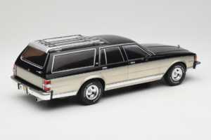 Chevrolet Caprice Estate Wagon Ezüst & Szürke MCG 1:18 MCG18478 Fém – 2. kép a 6-ből
