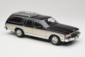 Chevrolet Caprice Estate Wagon Ezüst & Szürke MCG 1:18 MCG18478 Fém – 4. kép a 6-ből
