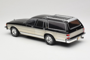 Chevrolet Caprice Estate Wagon Ezüst & Szürke MCG 1:18 MCG18478 Fém – 5. kép a 6-ből