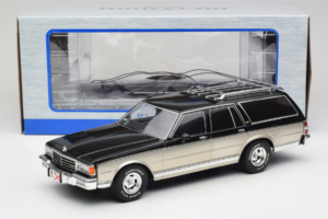 Chevrolet Caprice Estate Wagon Ezüst & Szürke MCG 1:18 MCG18478 Fém – 6. kép a 6-ből