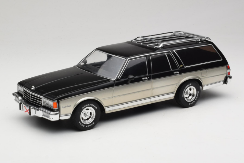 Chevrolet Caprice Estate Wagon Ezüst & Szürke MCG 1:18 MCG18478 Fém
