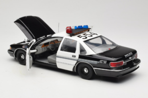Chevrolet Caprice Glendale Rendőrség UT Models 1:18 21026 Fém – 5. kép a 8-ből