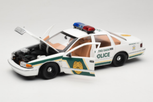 Chevrolet Caprice Metro Dade Rendőrség UT Models 1:18 21024 Fém – 2. kép a 8-ből