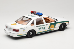 Chevrolet Caprice Metro Dade Rendőrség UT Models 1:18 21024 Fém – 3. kép a 8-ből