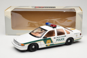 Chevrolet Caprice Metro Dade Rendőrség UT Models 1:18 21024 Fém – 8. kép a 8-ből