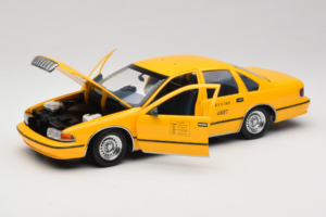 Chevrolet Caprice NYC Taxi UT Models 1:18 180142095-O1 Fém – 2. kép a 8-ből