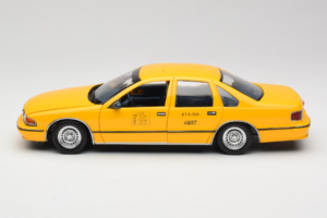 Chevrolet Caprice NYC Taxi UT Models 1:18 180142095-O1 Fém – 4. kép a 8-ből