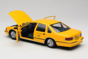 Chevrolet Caprice NYC Taxi UT Models 1:18 180142095-O1 Fém – 5. kép a 8-ből