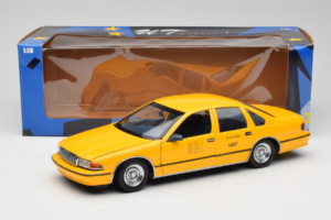 Chevrolet Caprice NYC Taxi UT Models 1:18 180142095-O1 Fém – 8. kép a 8-ből