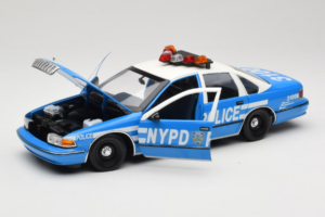 Chevrolet Caprice New York Rendőrség UT Models 1:18 180142097 Fém – 2. kép a 8-ből