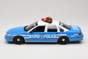 Chevrolet Caprice New York Rendőrség UT Models 1:18 180142097 Fém – 4. kép a 8-ből