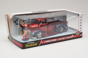 Chevrolet COE Pickup Wonder Woman With Figure Metals Diecast 1:24 30453 Fém – 2. kép a 3-ből