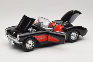 Chevrolet Corvette C1 Fekete & Piros Bburago 1:18 3034-M1 Fém – 2. kép a 8-ből