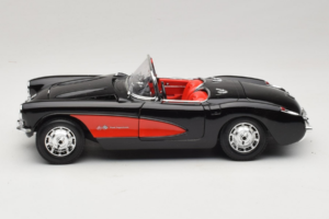 Chevrolet Corvette C1 Fekete & Piros Bburago 1:18 3034-M1 Fém – 4. kép a 8-ből