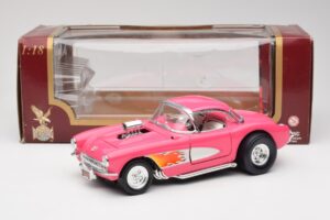 Chevrolet Corvette C1 Gasser Rózsaszín Road Legends 1:18 92019-R1 Fém – 8. kép a 8-ből