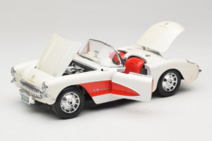 Chevrolet Corvette C1 Fehér & Piros Bburago 1:18 3024-M3 Fém – 2. kép a 8-ből