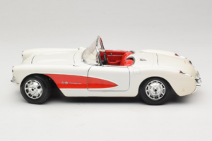 Chevrolet Corvette C1 Fehér & Piros Bburago 1:18 3024-M3 Fém – 4. kép a 8-ből
