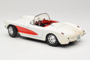 Chevrolet Corvette C1 Fehér & Piros Bburago 1:18 3024-M3 Fém – 7. kép a 8-ből