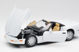 Chevrolet Corvette C4 Kabrió Fehér Maisto 1:18 32830 Fém – 2. kép a 8-ből