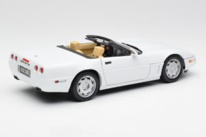 Chevrolet Corvette C4 Kabrió Fehér Maisto 1:18 32830 Fém – 3. kép a 8-ből