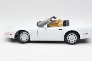 Chevrolet Corvette C4 Kabrió Fehér Maisto 1:18 32830 Fém – 4. kép a 8-ből