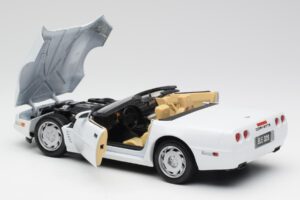 Chevrolet Corvette C4 Kabrió Fehér Maisto 1:18 32830 Fém – 5. kép a 8-ből