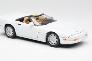 Chevrolet Corvette C4 Kabrió Fehér Maisto 1:18 32830 Fém – 6. kép a 8-ből