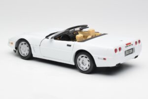 Chevrolet Corvette C4 Kabrió Fehér Maisto 1:18 32830 Fém – 7. kép a 8-ből