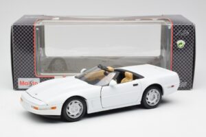 Chevrolet Corvette C4 Kabrió Fehér Maisto 1:18 32830 Fém – 8. kép a 8-ből