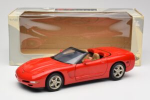 Chevrolet Corvette C5 Kabrió Piros UT Models 1:18 21006 Fém – 8. kép a 8-ből