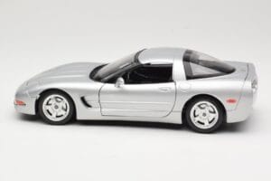 Chevrolet Corvette C5 Ezüst Bburago 1:18 3056 Fém – 4. kép a 8-ből