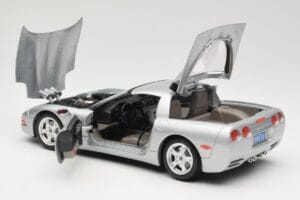 Chevrolet Corvette C5 Ezüst Bburago 1:18 3056 Fém – 5. kép a 8-ből