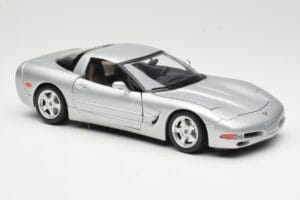 Chevrolet Corvette C5 Ezüst Bburago 1:18 3056 Fém – 6. kép a 8-ből