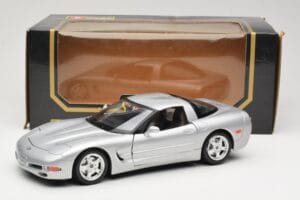 Chevrolet Corvette C5 Ezüst Bburago 1:18 3056 Fém – 8. kép a 8-ből