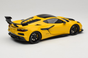 Chevrolet Corvette C8 ZR1 Sárga GT Spirit 1:18 GT528 Gyanta – 2. kép a 6-ből