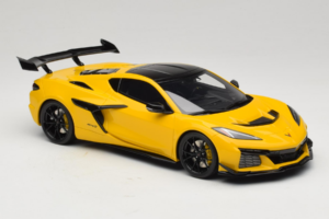 Chevrolet Corvette C8 ZR1 Sárga GT Spirit 1:18 GT528 Gyanta – 4. kép a 6-ből