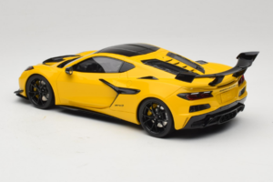Chevrolet Corvette C8 ZR1 Sárga GT Spirit 1:18 GT528 Gyanta – 5. kép a 6-ből