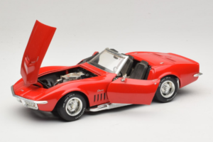 Chevrolet Corvette C3 Kabrió Piros Revell 1:18 8833-P1 Fém – 2. kép a 8-ből