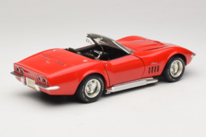 Chevrolet Corvette C3 Kabrió Piros Revell 1:18 8833-P1 Fém – 3. kép a 8-ből