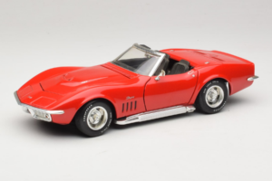 Chevrolet Corvette C3 Kabrió Piros Revell 1:18 8833-P1 Fém