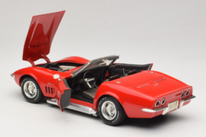 Chevrolet Corvette C3 Kabrió Piros Revell 1:18 8833-P1 Fém – 5. kép a 8-ből