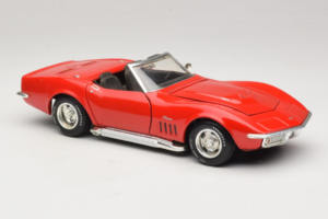Chevrolet Corvette C3 Kabrió Piros Revell 1:18 8833-P1 Fém – 6. kép a 8-ből
