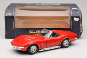 Chevrolet Corvette C3 Kabrió Piros Revell 1:18 8833-P1 Fém – 8. kép a 8-ből