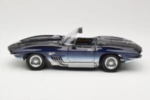 Chevrolet Corvette Mako Shark Sötétkék UT Models 1:18 21061 Fém – 4. kép a 8-ből