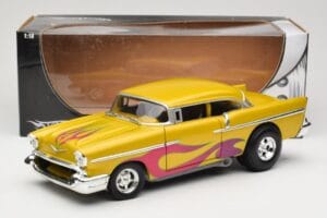 Chevrolet Custom Sárga Lánggal Hot Wheels 1:18 21356 Fém – 8. kép a 8-ből